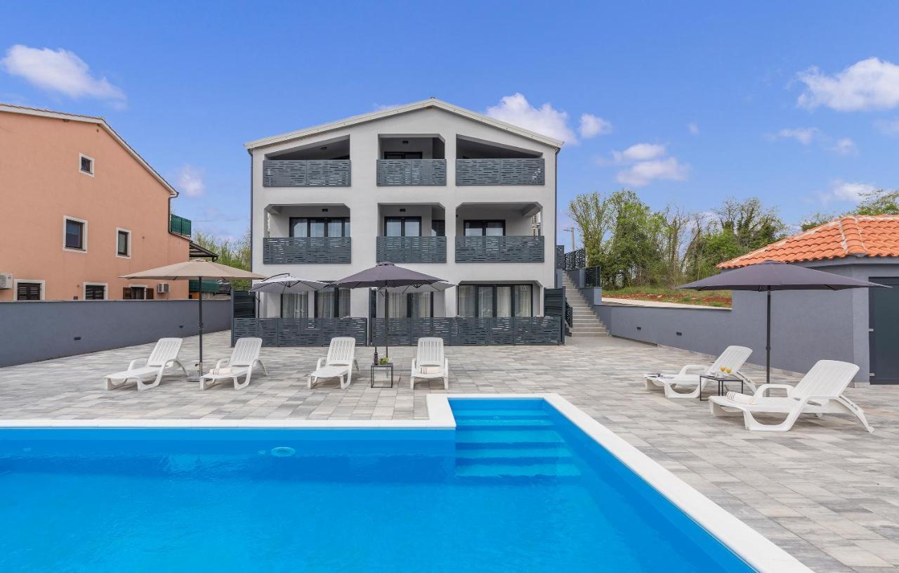 Apartmani Natalija Porec Exterior photo