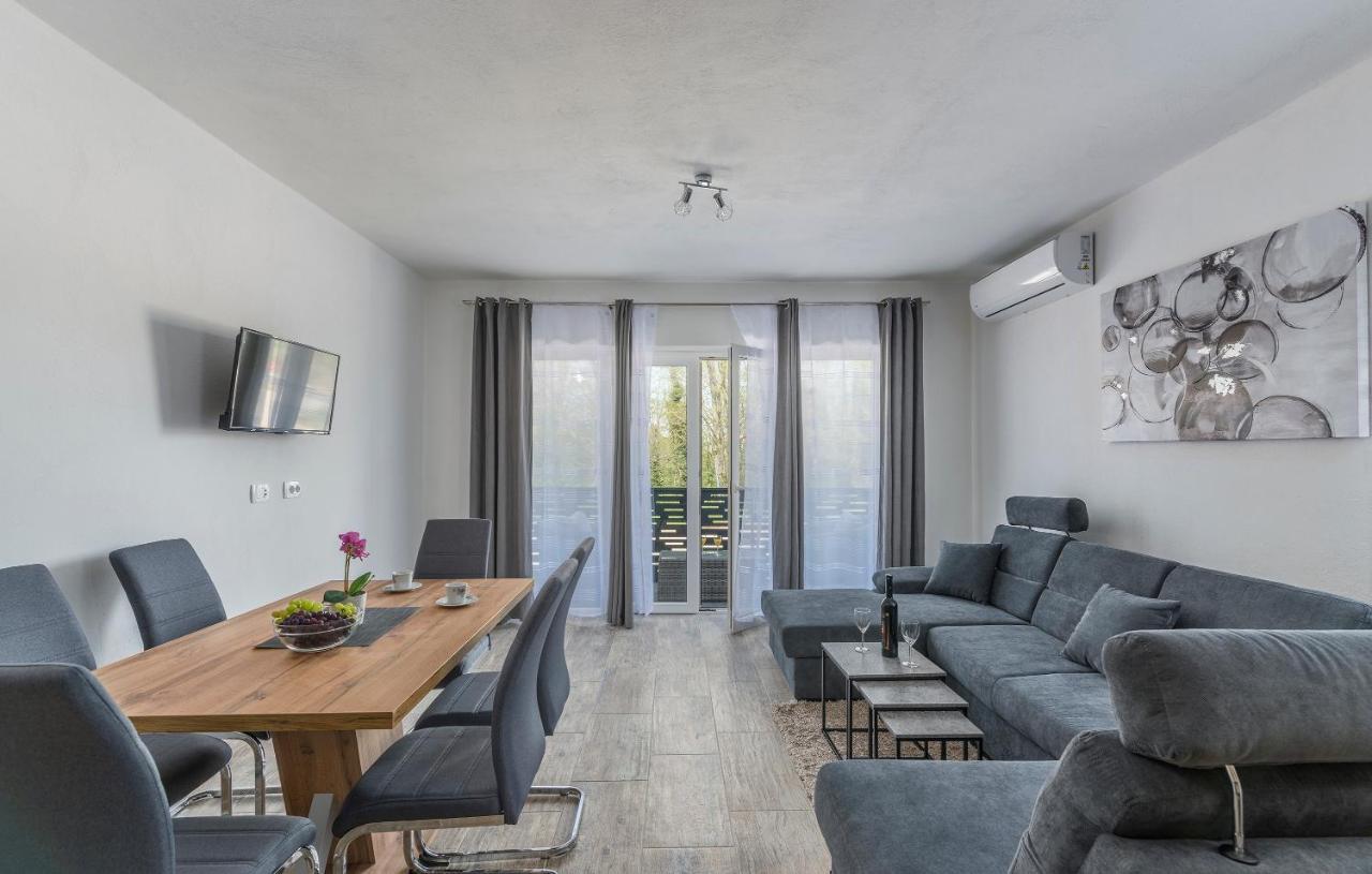 Apartmani Natalija Porec Exterior photo